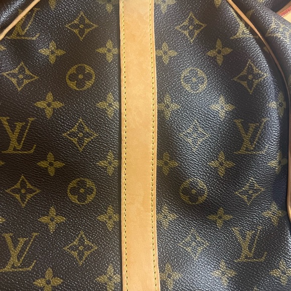 KEEPALL 45 LOUIS VUITTON
DUFFLE TRAVEL WEEKENDER BAG
CROSSBODY DUFFLE BAG/BOX - Picture 15 of 16